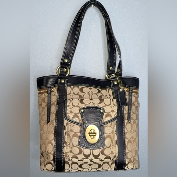 65th anniversary Gigi coach legacy set ‼️SOLD‼️ - Picture 2 of 12